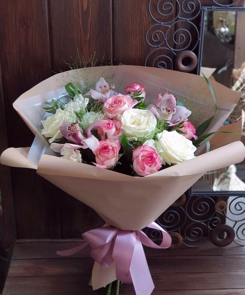 Букет майское утро в Артемовске Букет цветов из: Гвоздики, Орхидеи, Розы и Хризантемы в Артемовске