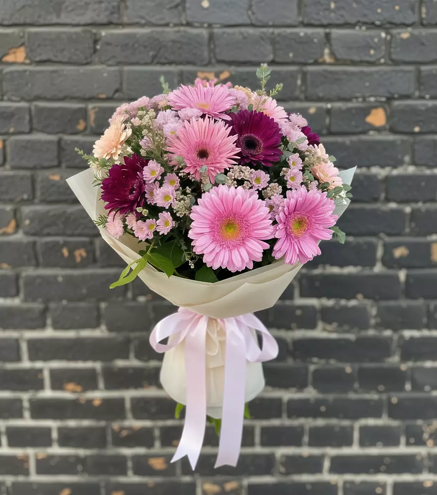 Букет яркие краски в Артемовске Букет цветов из: Герберы и Хризантемы в Артемовске