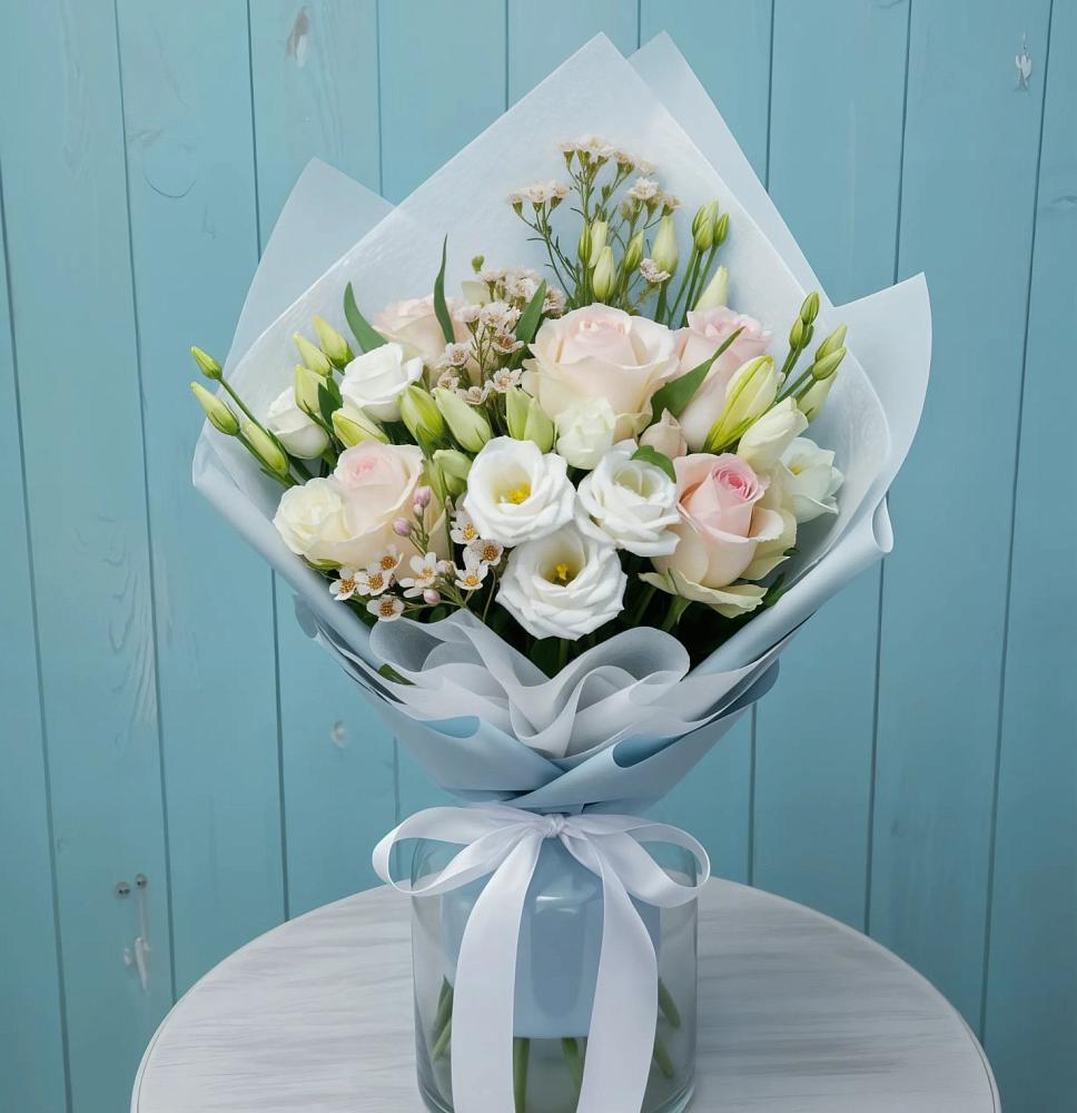 Букет очаровательный аромат в Артемовске Букет цветов из: Розы и Лизиантусы в Артемовске