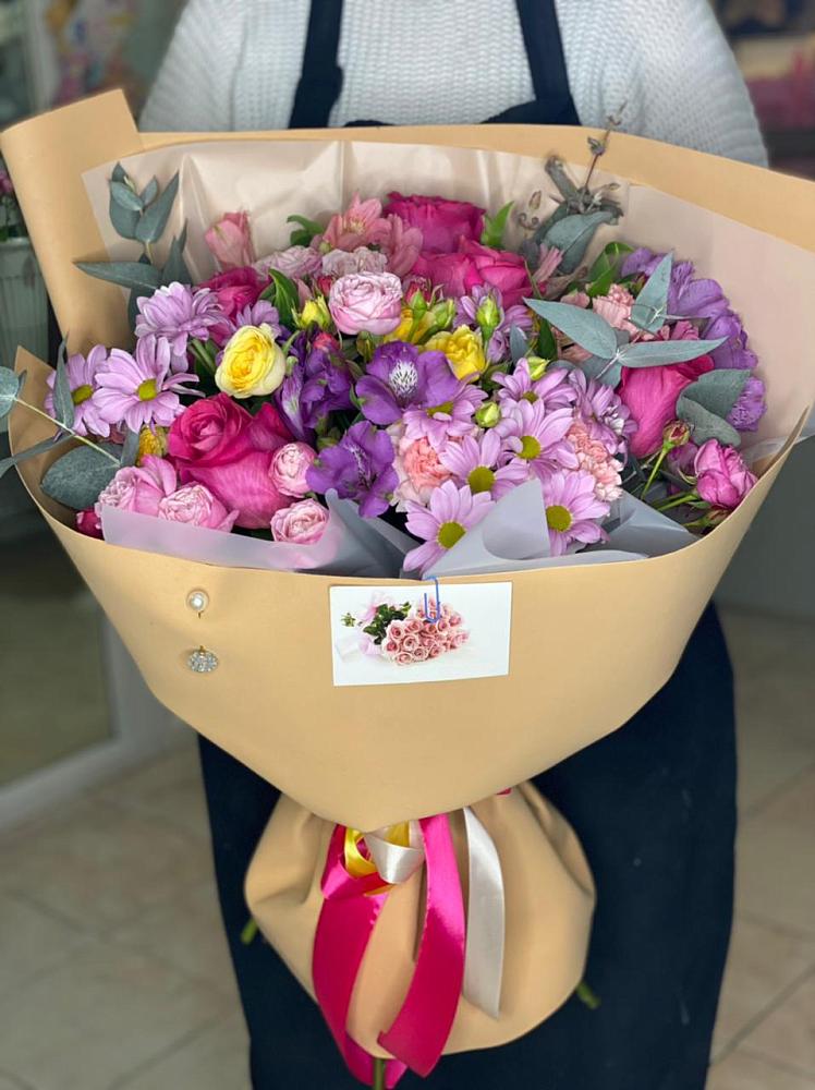 Букет вдохновленный любовью в Артемовске Букет цветов из: Хризантемы, Гвоздики и Альстромерии в Артемовске