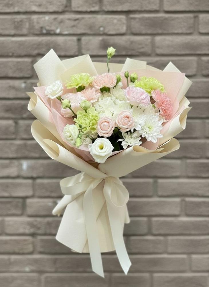 Букет Трепет мечты в Артемовске Букет цветов из: Гвоздики, Розы, Лизиантусы и Хризантемы в Артемовске