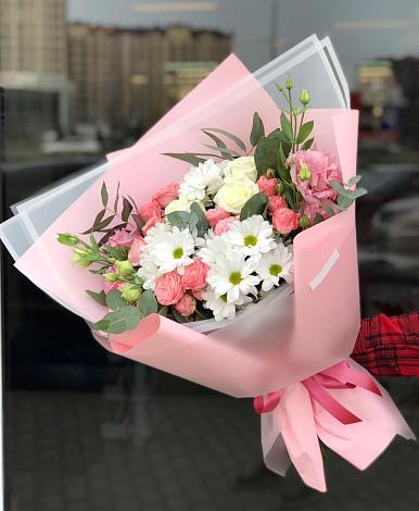Букет цветов из: Розы, Лизиантусы и Хризантемы в Артемовске