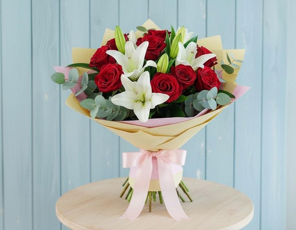 Букет Элегантная гармония в Артемовске Букет цветов из: Лилии и Розы в Артемовске